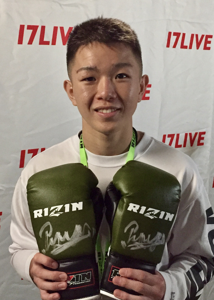 クリアランス 武尊 本人使用 武尊 本人実使用 直筆サイン入り グローブ