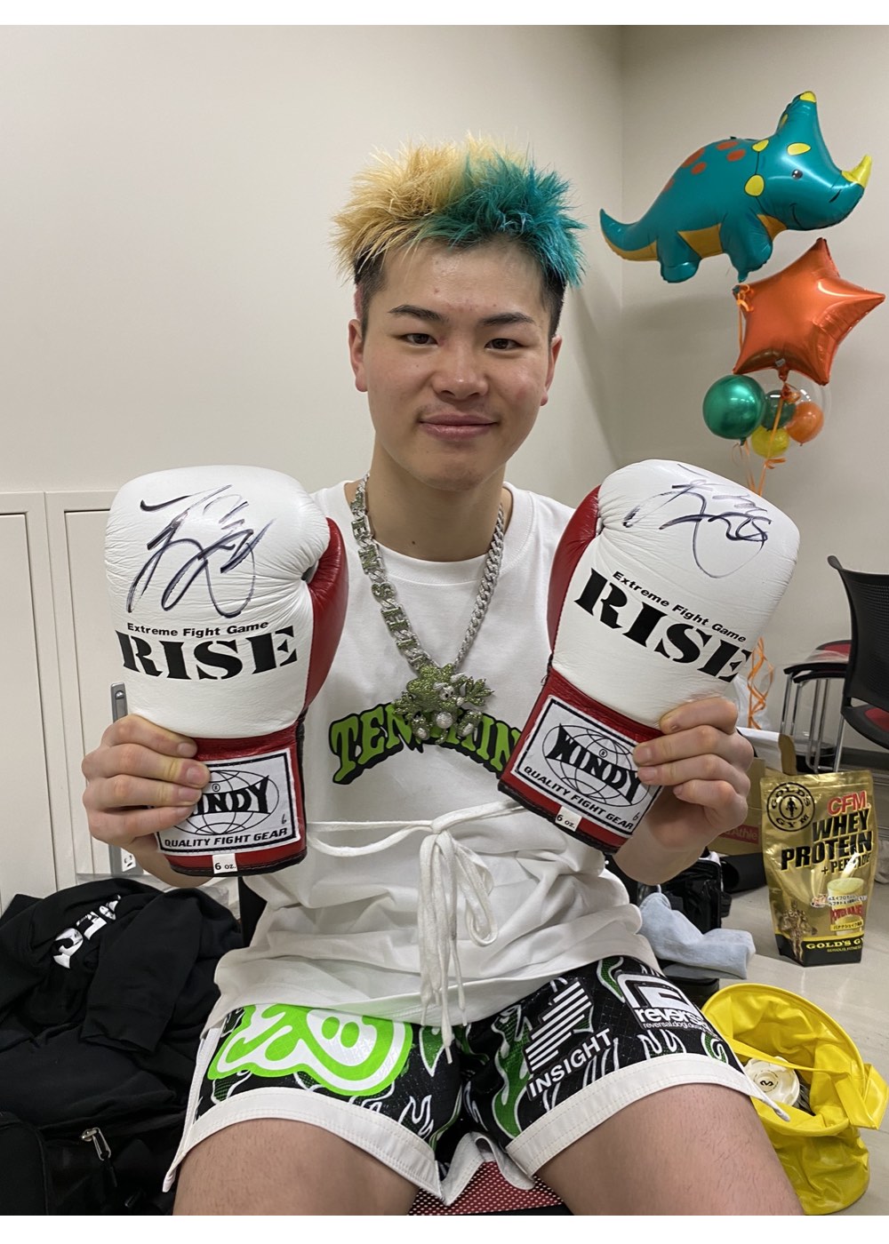 激レア 那須川天心 キックボクシング引退記念 直筆サイン入り グローブ