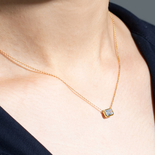 K18YG トランク エメラルドカット ベゼル ネックレス 0.5ct｜婚約