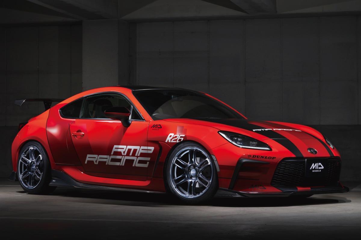 GR86／BRZの足元に映えるレーシングデザイン｜MID RMP RACING