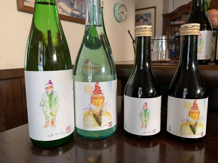 えんぶりの水彩画をプリントした「八鶴」の特別ラベル（写真提供＝今川