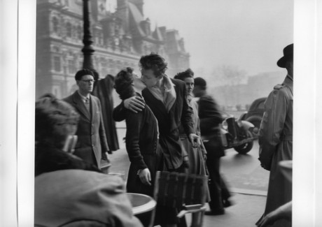 みいみいに。ロベール、ドアーノ☆パリ市庁舎前のキス☆額入りポスター