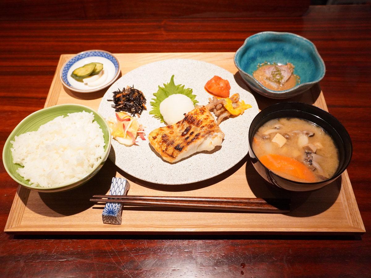 代官山「ル・コルドン・ブルー」にグルメショップ－同校レシピの料理