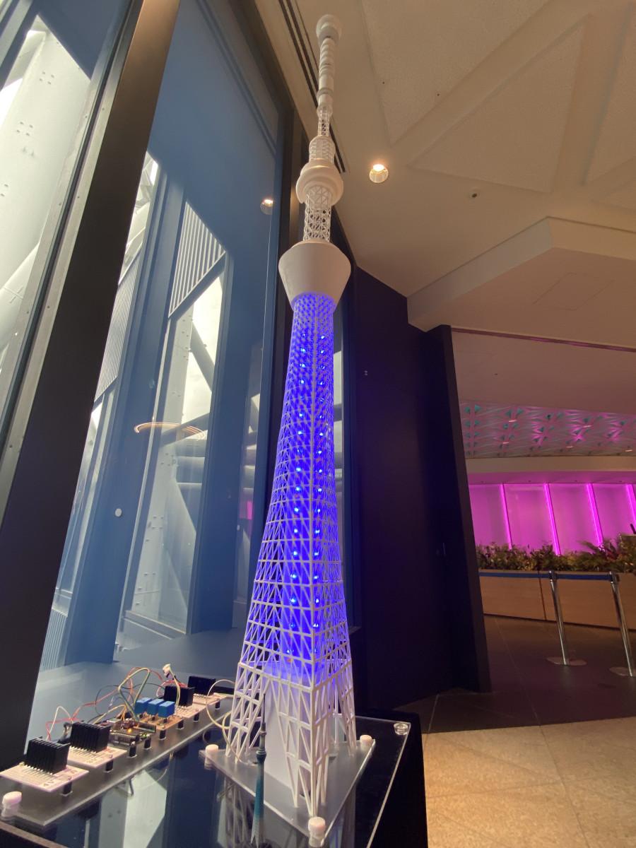 工業高生が精密に再現した「スカイツリー模型」展示 LEDライティングも