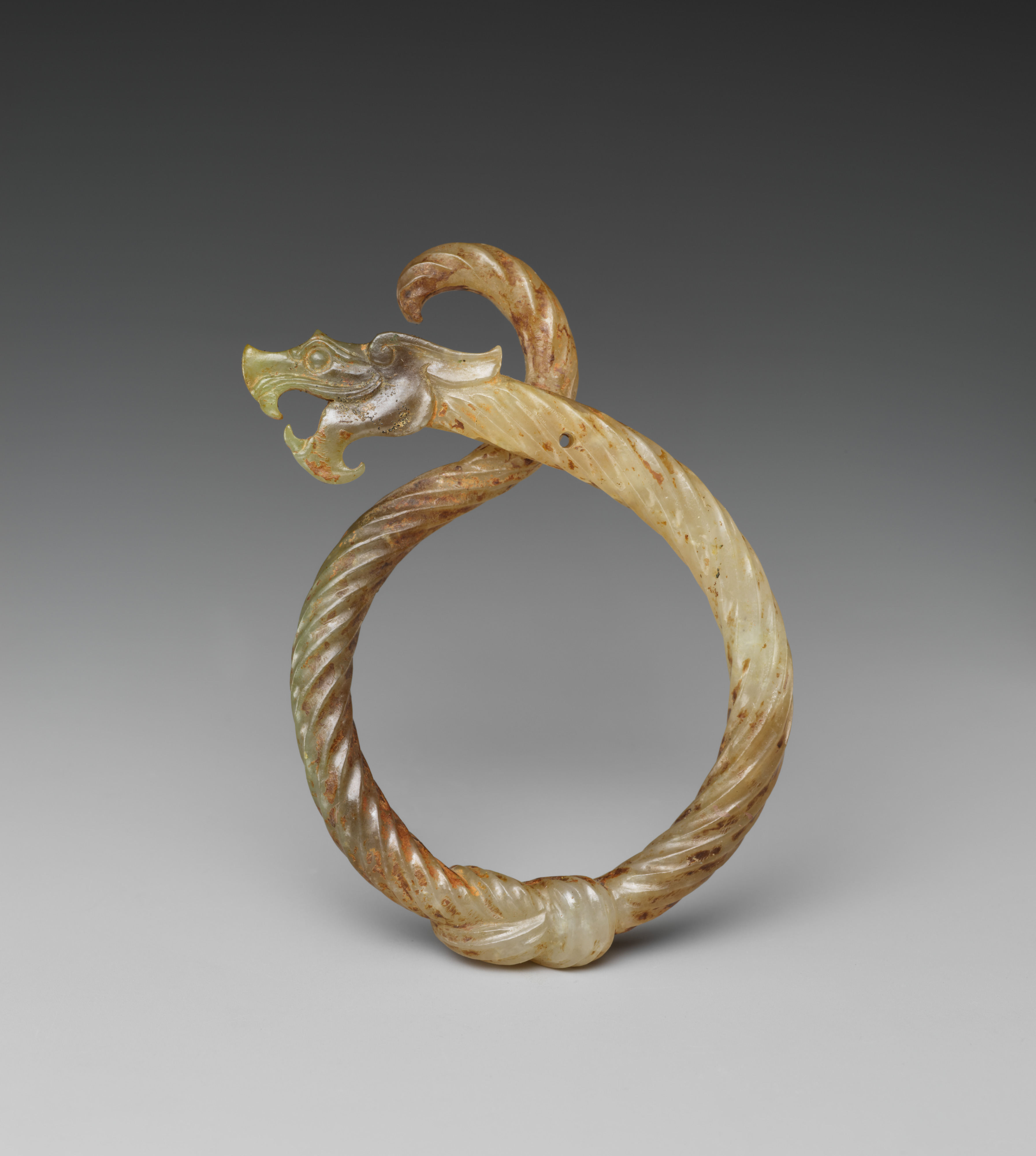Knotted dragon pendant - China - Eastern Zhou dynasty (770–256 BCE