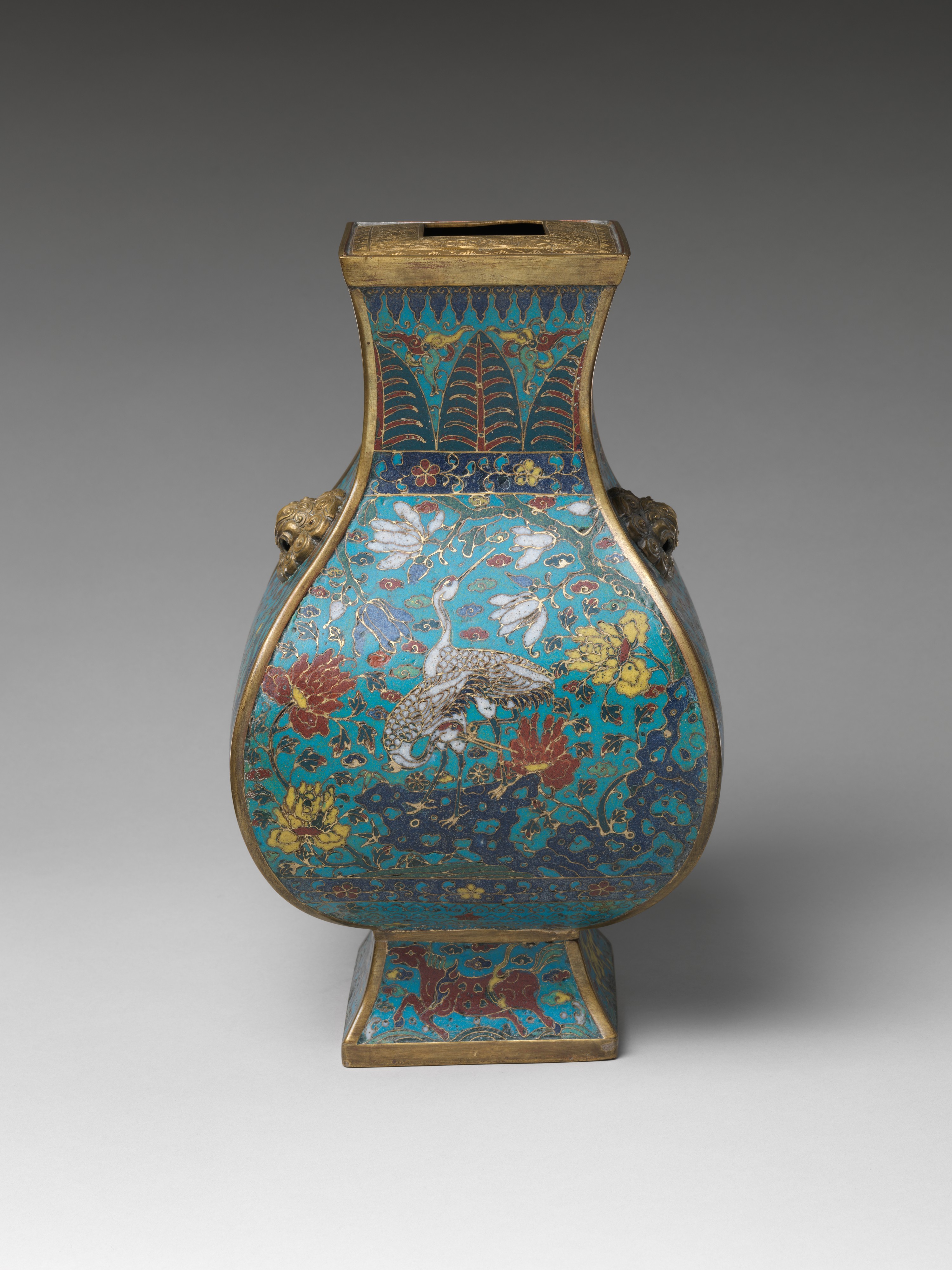 Vase with auspicious animals - China - Ming dynasty (1368–1644