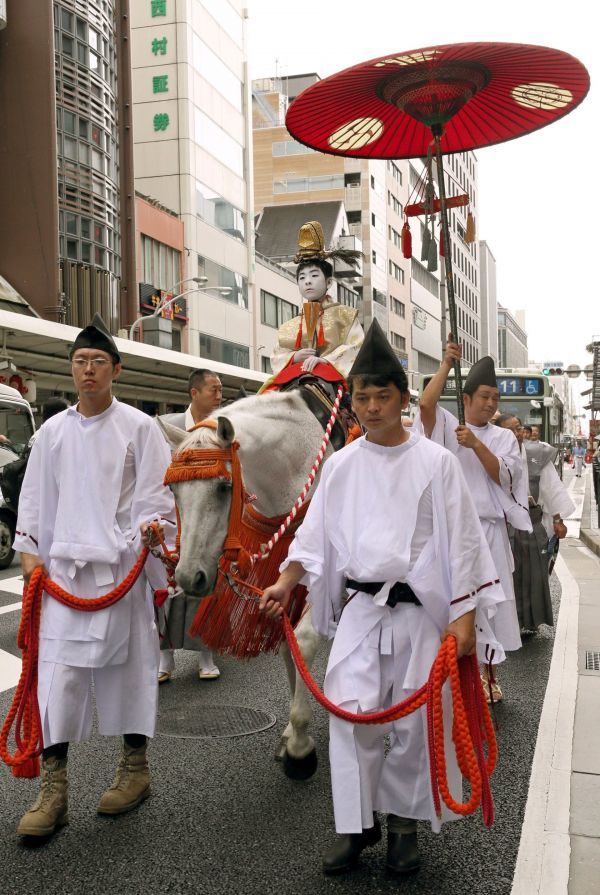 京都》祇園祭2016 長刀鉾のお稚児さんが社参 | metropolitana