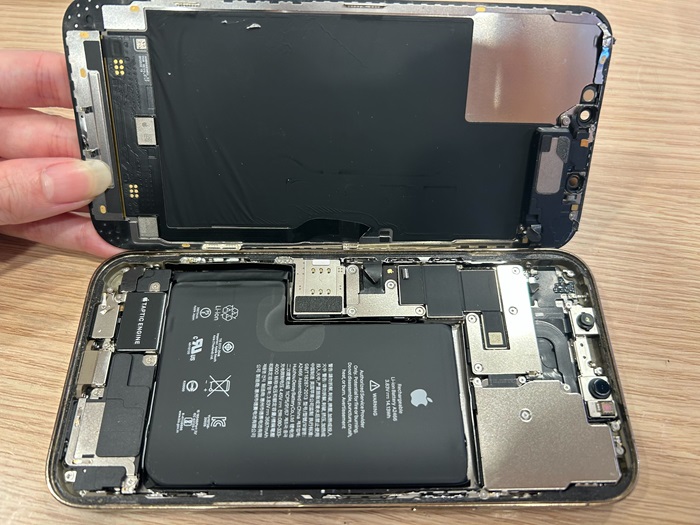 iPhone 12 Pro Max 画面割れ修理 小牧市