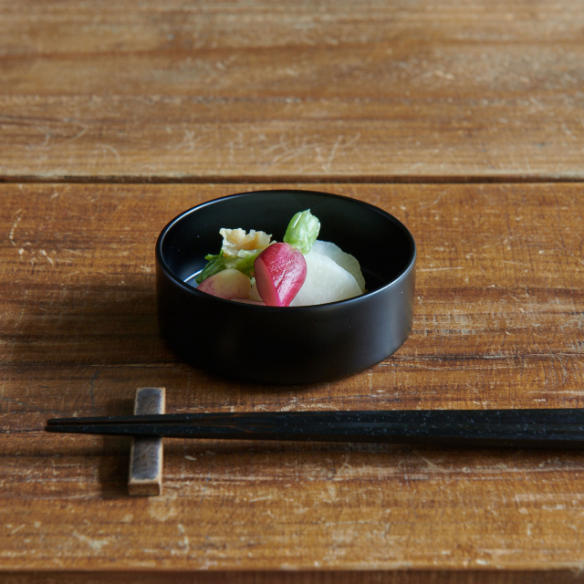 RIN&CO. 越前硬漆 トレー丸 真塗 黒 S｜食卓の道具｜中川政七商店 公式