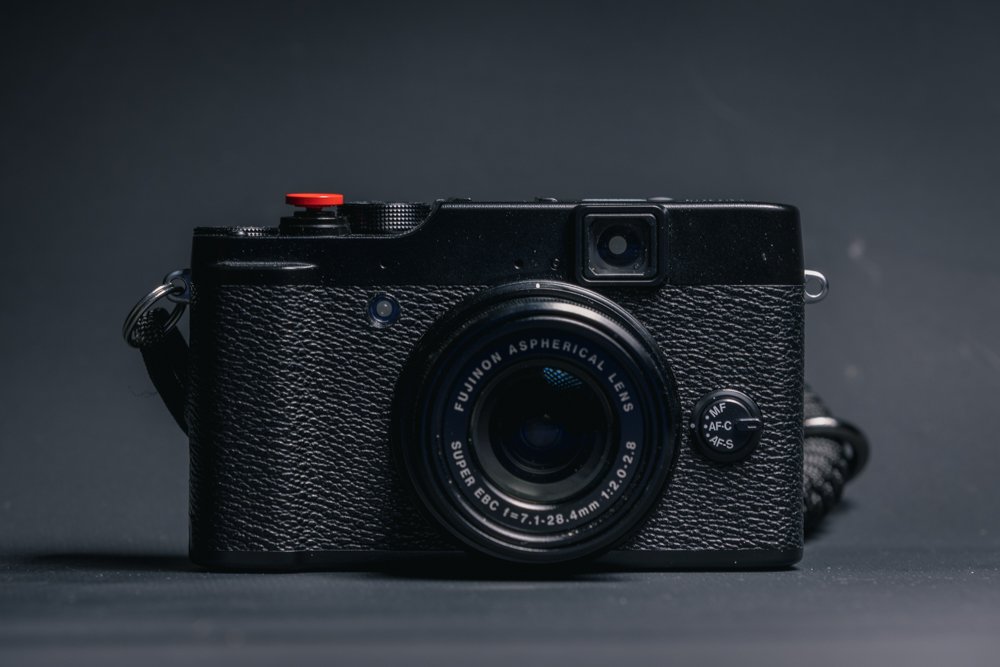 Fuji X10 Review – Best Budget Fuji X100V Alternative in 2025