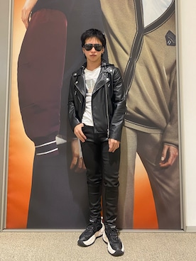 ARMANI EXCHANGEのライダースジャケットを使った「レザージャケット