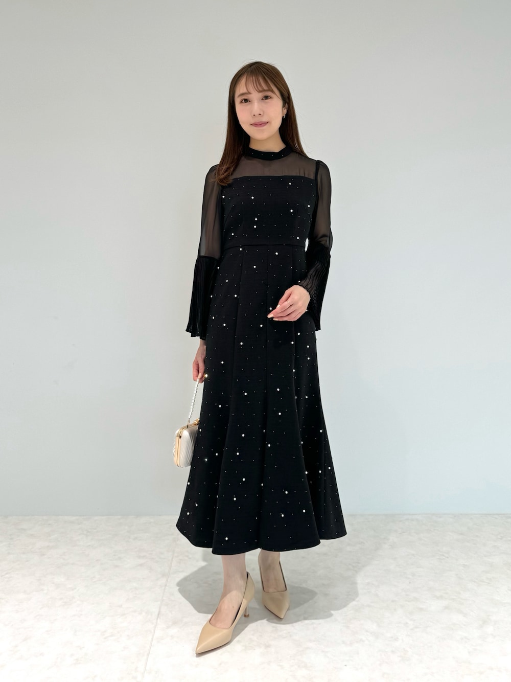 LEJA パールビジュー付き透け感プリーツフレアスリーブビーズ