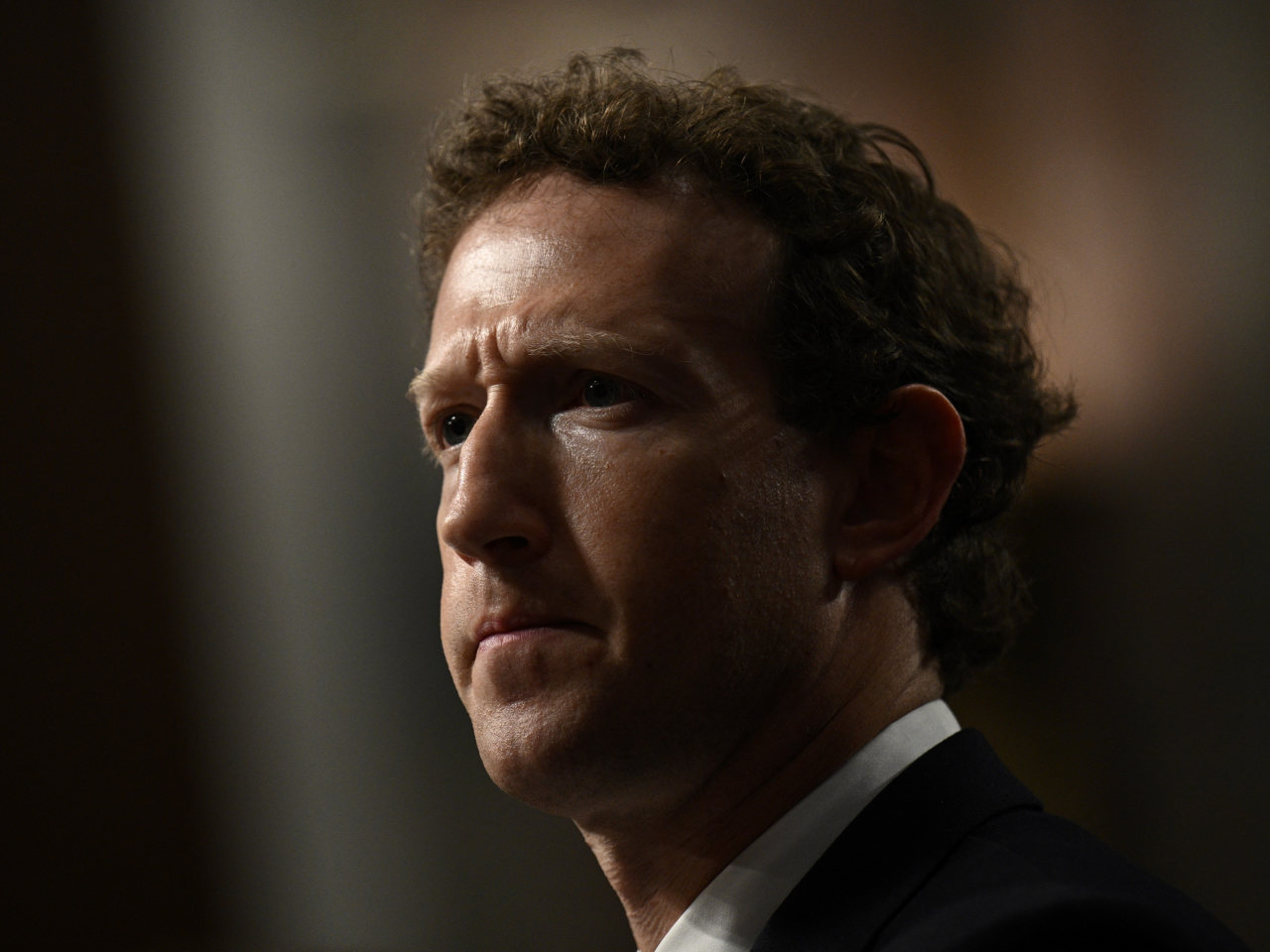 マーク・ザッカーバーグ 名刺 フェイスブック インスタ メタ 会長 兼