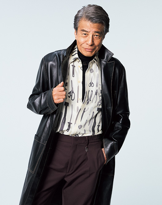 舘ひろしさんがトップブランドの新作を颯爽と着こなす【オーラを放つ