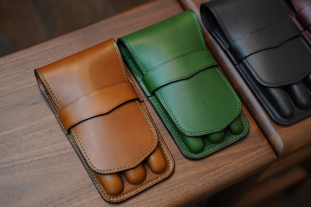 ル・ボナーさんの万年筆ケース、3本挿しも少し在庫いたので入荷して