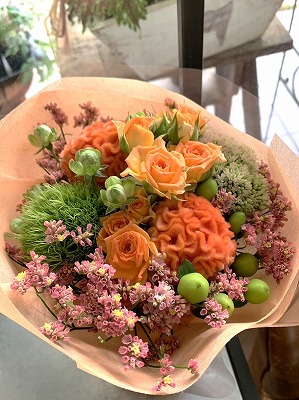 ユニーク な形状のガラス製 花瓶 花器 サンドアート ②です。 ユニーク