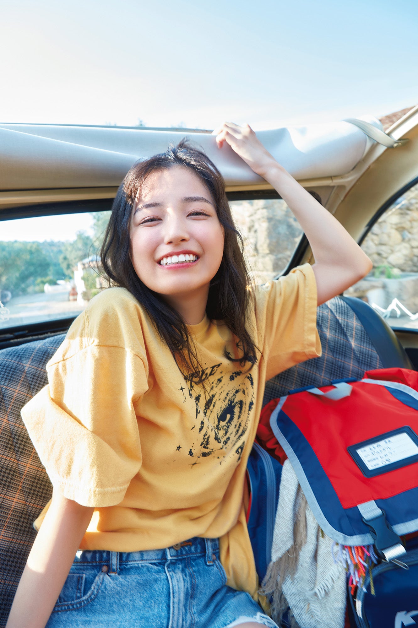 乃木坂46五百城茉央、自身の表情に驚き「5歳の時の私の笑顔」1st写真集