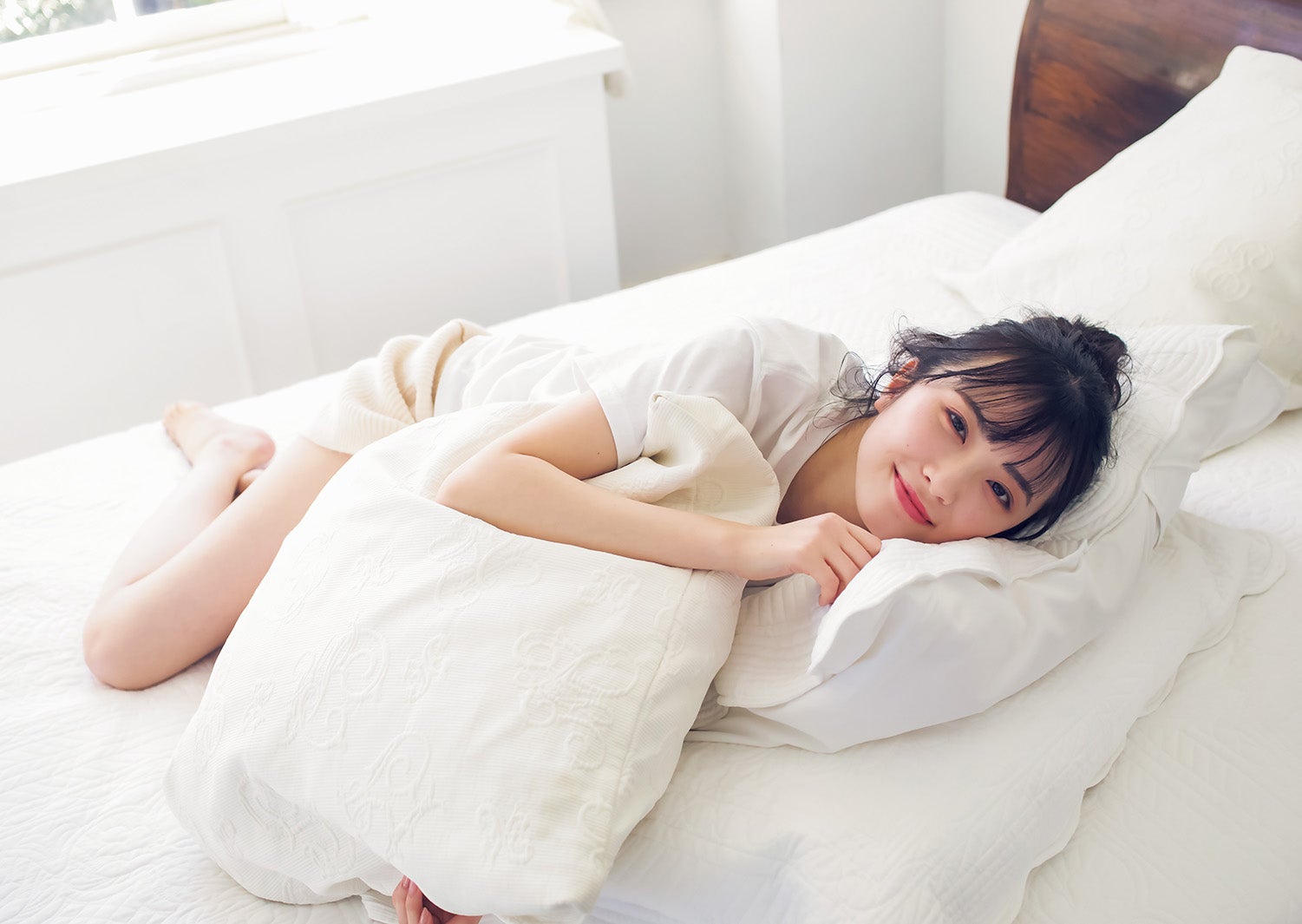 ラブライブ！スーパースター！！」声優・結那、ベッドで素肌見せ