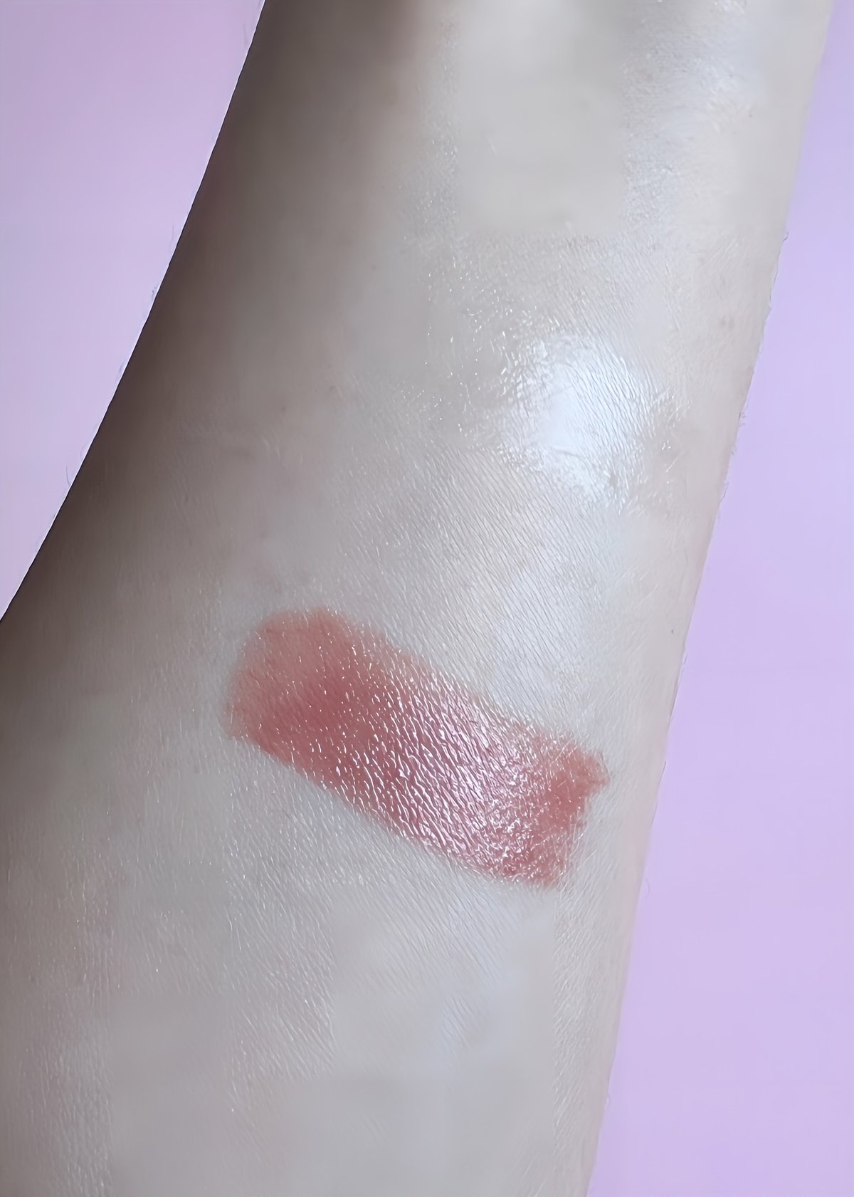 ロアリブ】【ラ・メール】ケアと色づけを同時にかなえる、保湿リップ