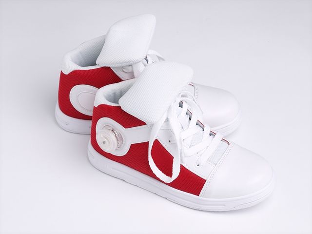 コナン「キック力増強シューズ」が商品化！｜シネマトゥデイ