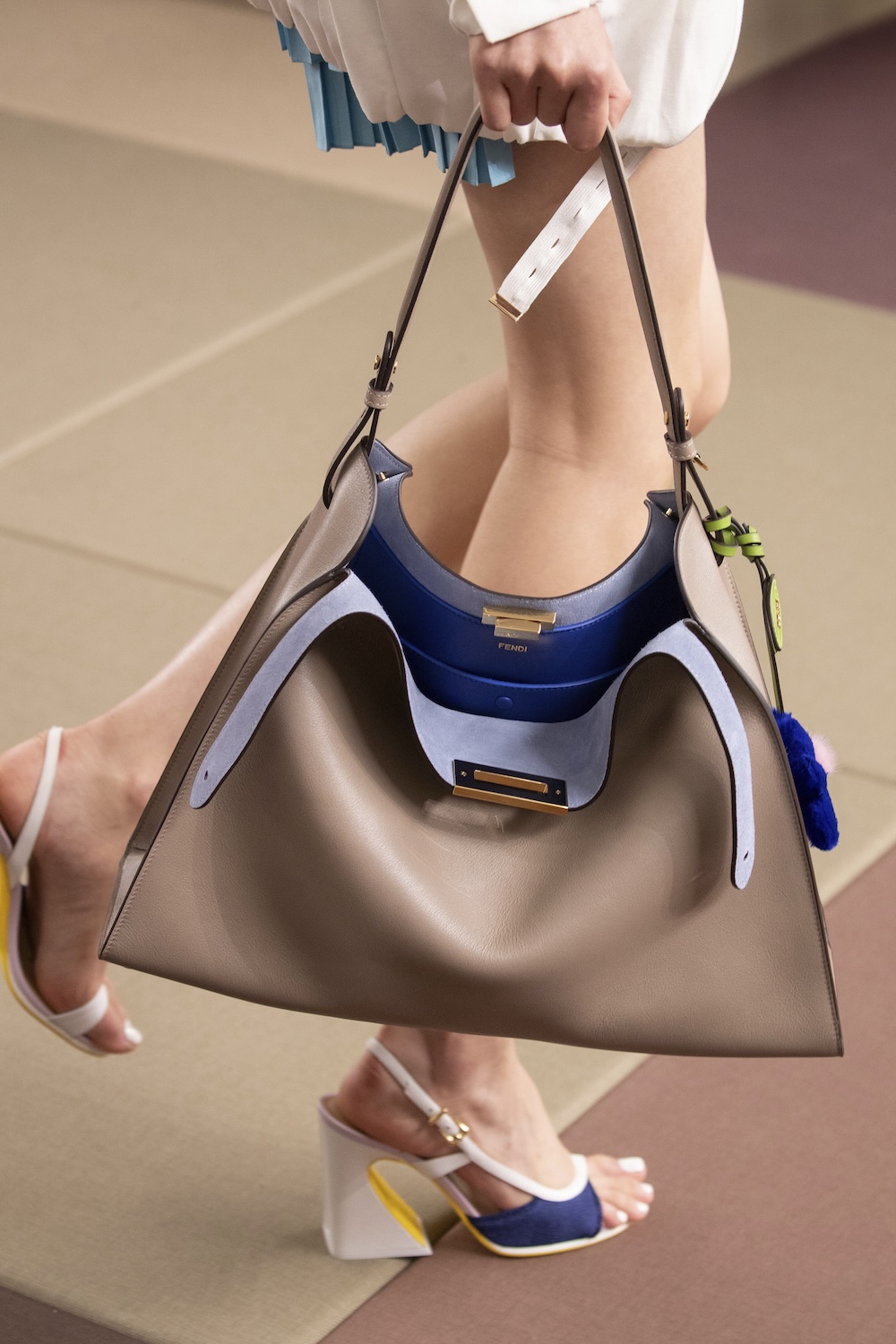 フェンディ】持つだけで元気になれる!? カラバリ豊富な新作バッグ