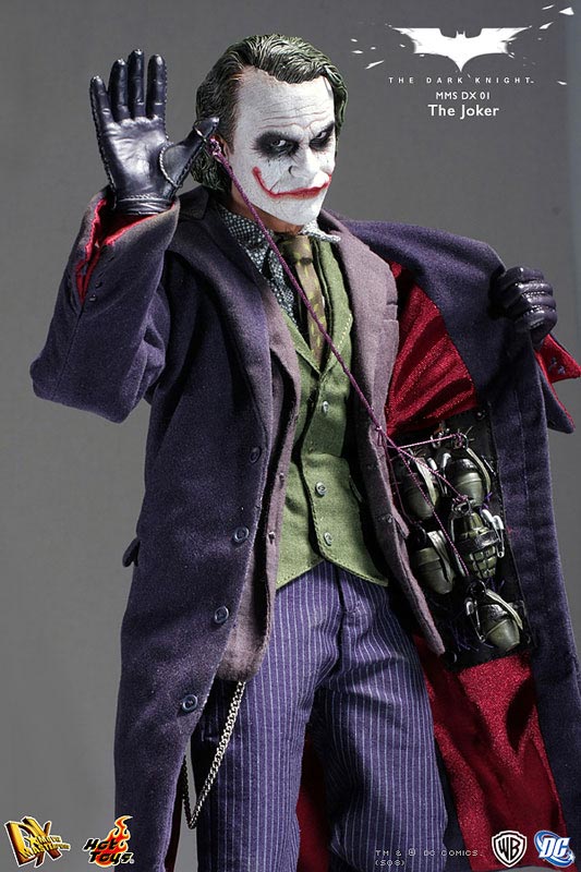 ムービー・マスターピース DX ダークナイト 1/6スケールフィギュア