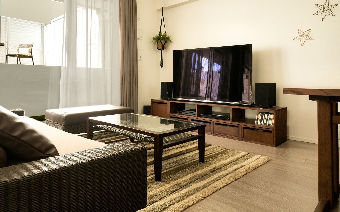 No.119 ダークブラウンのインテリアで統一、おしゃれな二人暮らし空間