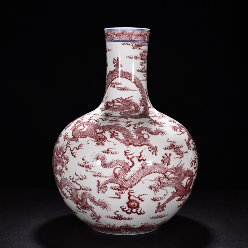 中国 骨董【大清乾龍年製】赤釉金彩草花紋馬図天球瓶