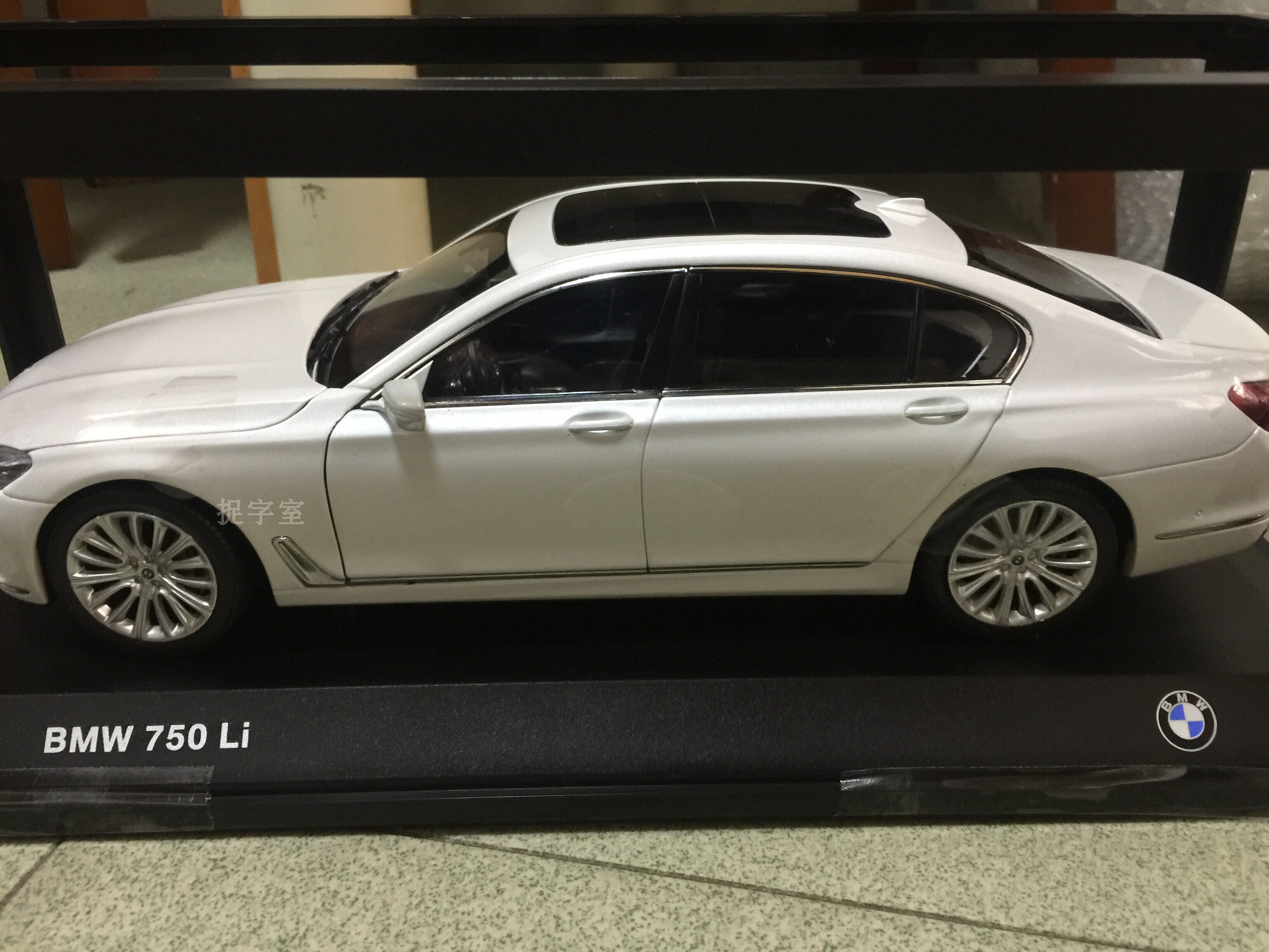 1:18 Dealer Edition BMW New 7-Series 750Li BMW 7-Series Car Die