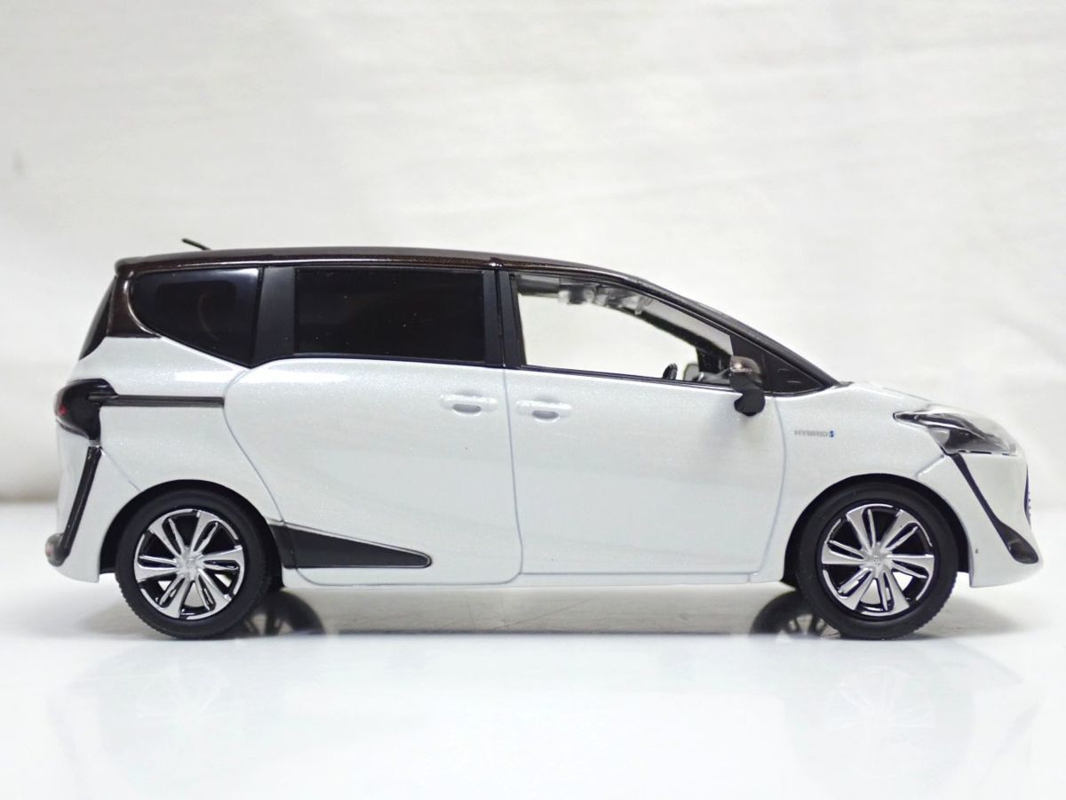1/30 トヨタ シエンタダイス 非売品 カラーサンプル ミニカー ホワイト