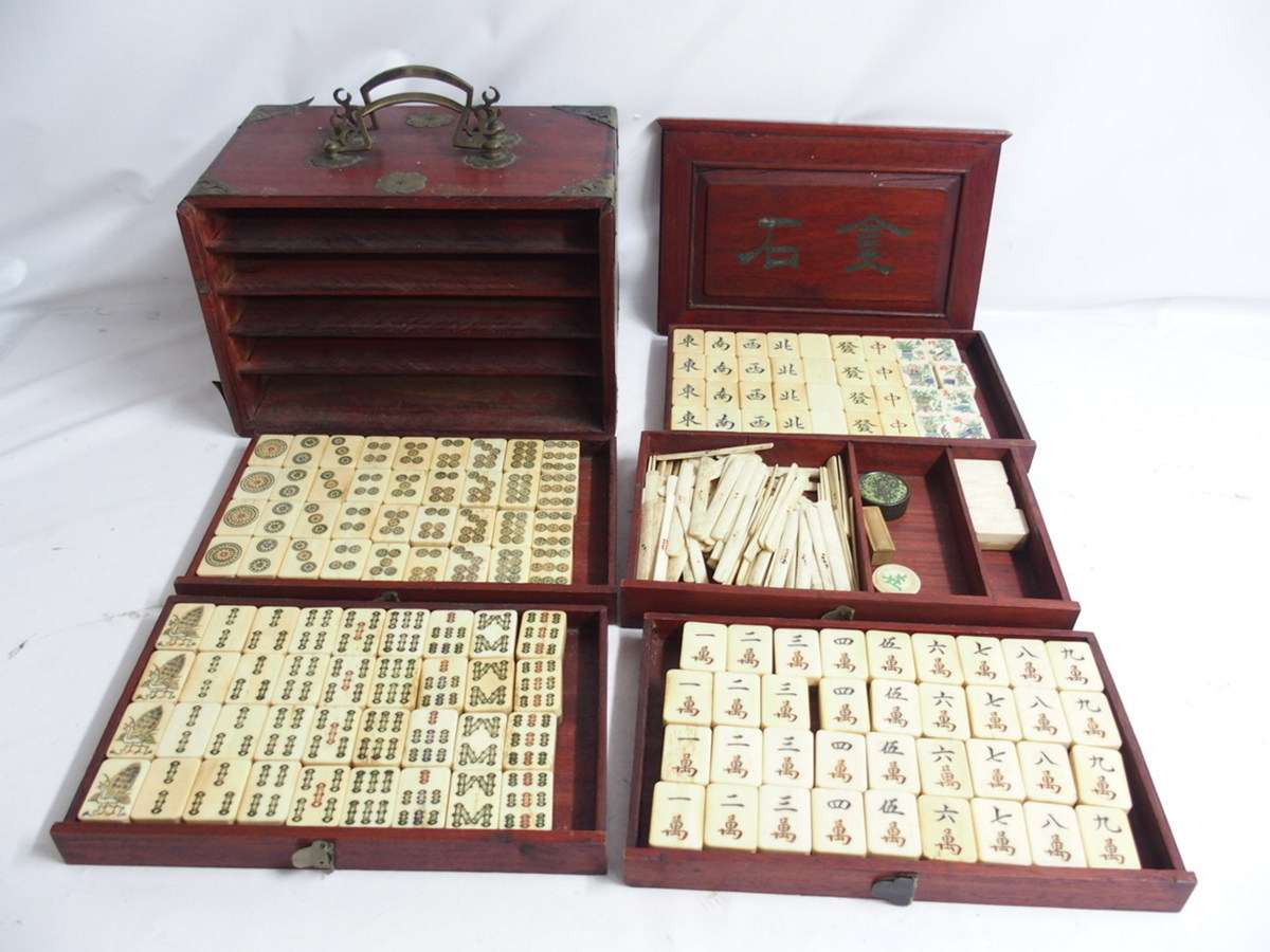 80年ほど前の上質鹿の骨材と竹材の麻雀牌セット木製の箱付き全種完備