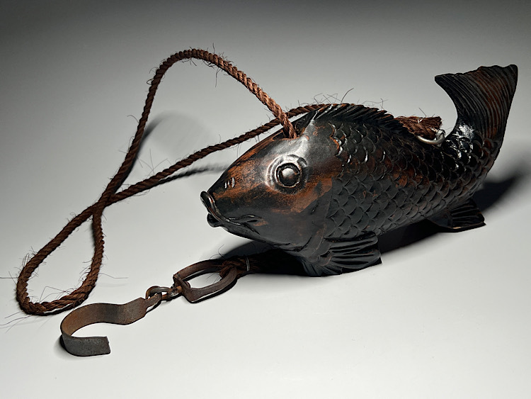 囲炉裏 自在鉤 木彫り 魚(鯉) セール 自在鉤 木彫り 鯉 囲炉裏 自在鉤