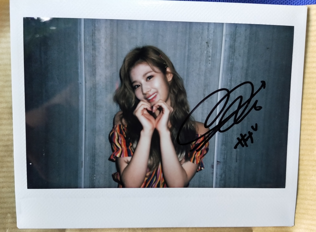 TWICEチェキ 販売 ポラロイド TWICE fanfare モモ 直筆サイン入り