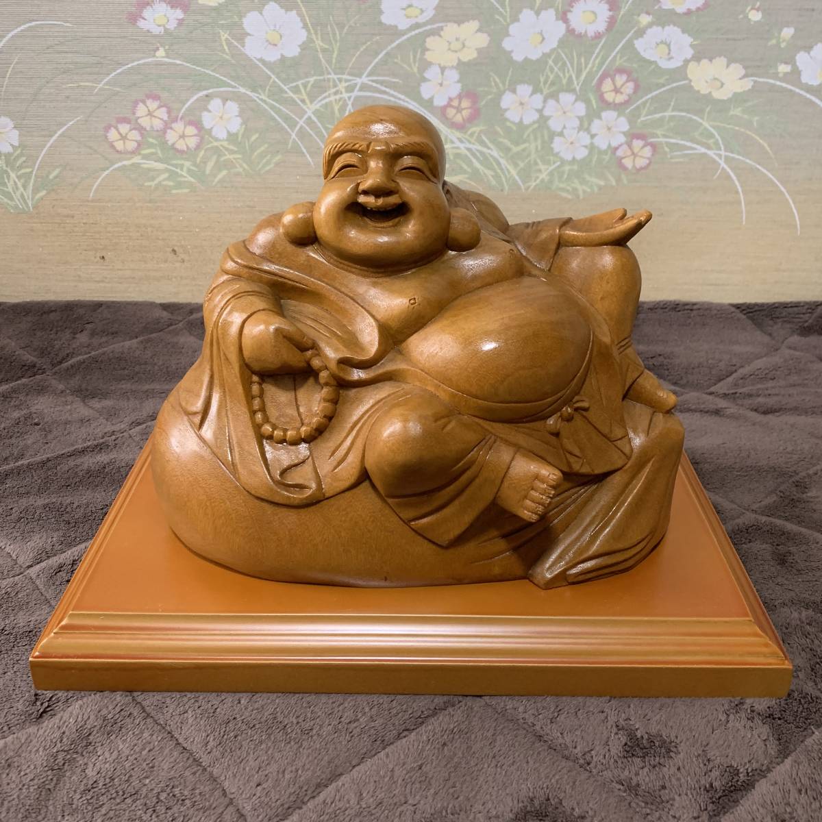 木彫りの布袋様 布袋 置物 台座付き 新品】◎木彫り 布袋様☆台座付