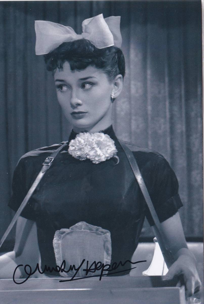 オードリー・ヘップバーン直筆サイン入り写真・額装仕上BAS社鑑定済