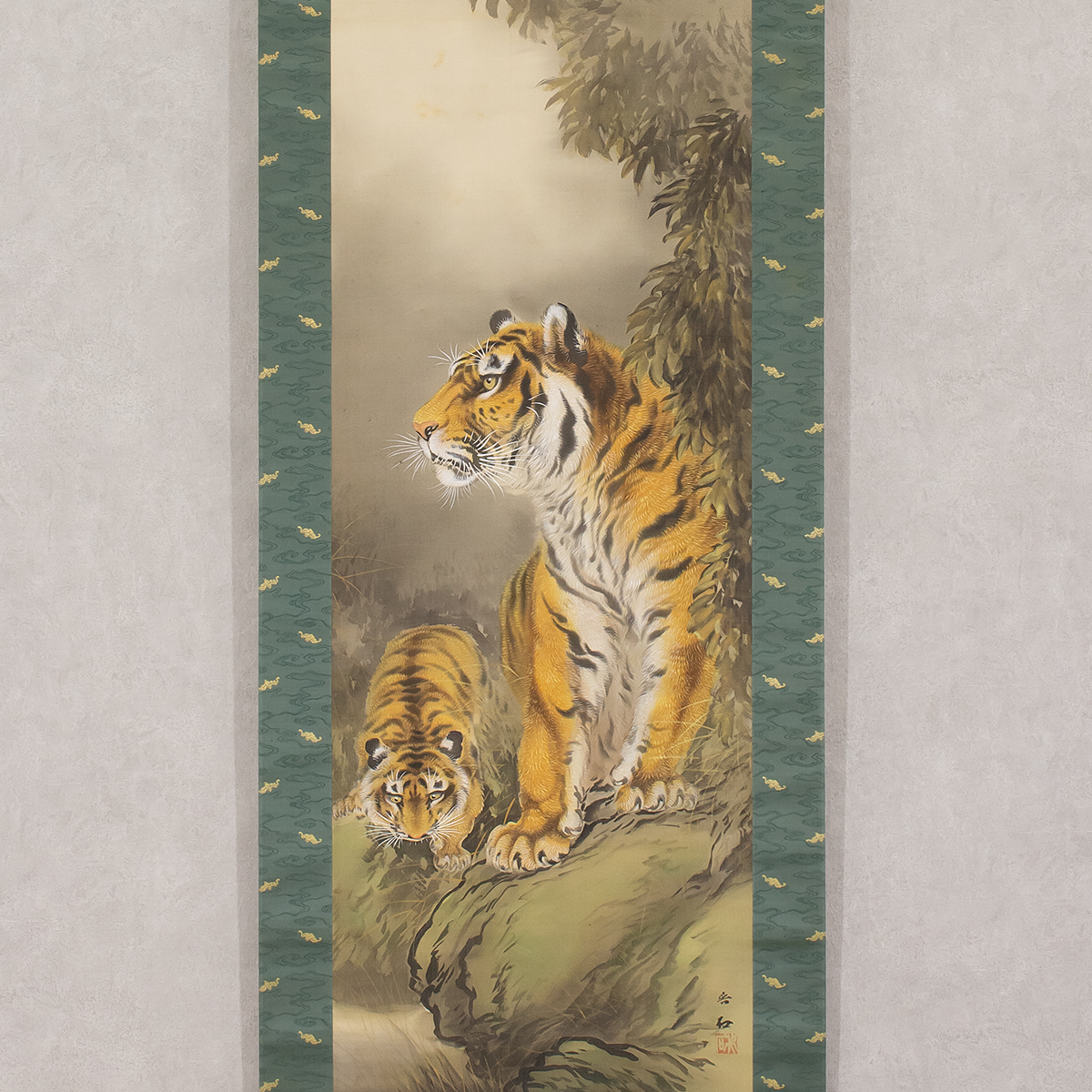 掛け軸 靖二 松上双鶴 絹本 希少 軸装 茶道具 掛軸 美品 です。 掛け軸