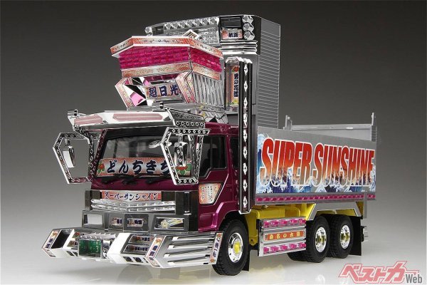 電飾とメッキパーツで昭和の「トラック野郎」を再現！ アオシマの「ザ
