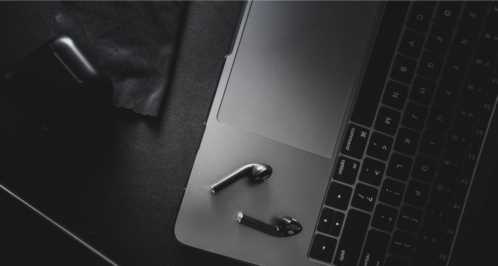 黒い欲望、AirPodsのブラックカラーがめっちゃかっこいい! | block.fm