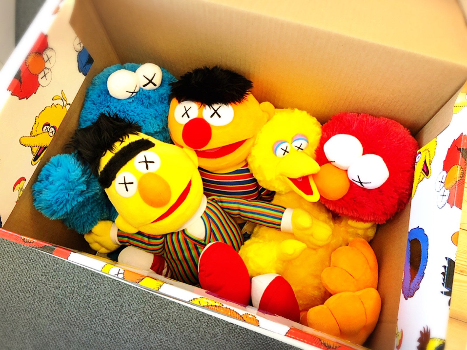 購入 新品KAWS×ユニクロ×セサミストリート コンプリートBOX☆値下げ