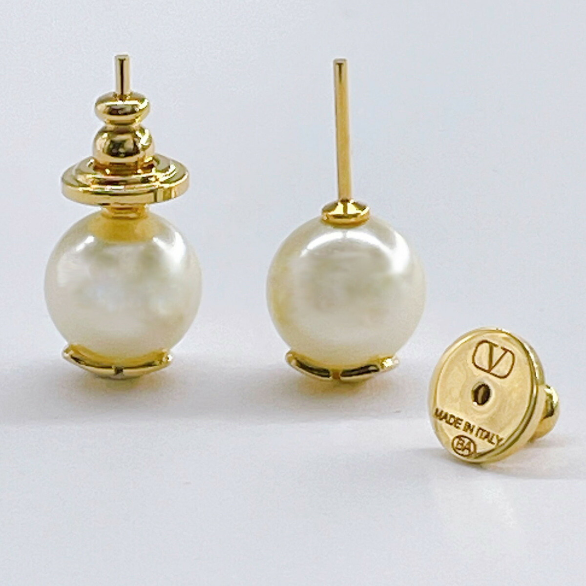 ヴァレンティノ Vロゴ シグネチャー パールビーズ 小売業者 ピアス