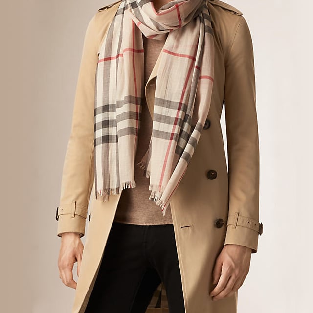 未使用級】バーバリー 大判マフラー・ストール・膝掛け・ブランケット