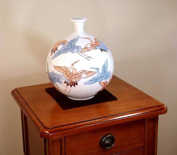 有田焼 陶芸家 藤井錦彩作】有田焼美術品 染錦群鶴絵飾り花瓶 文字入れ