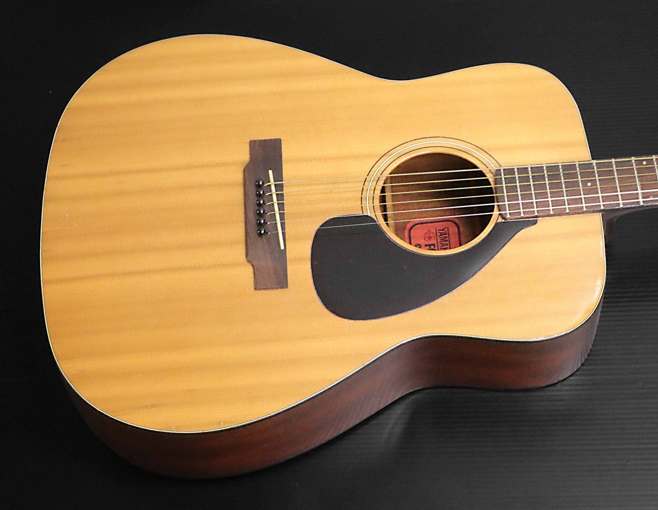 ヤマハ FG140 赤ラベル アコースティックギター ハードケース付 Yamaha