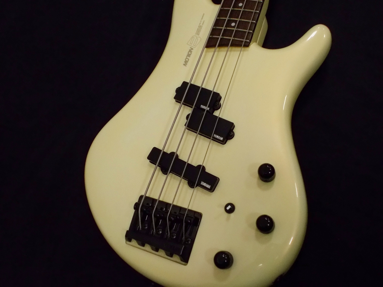 YAMAHA ベース motion b