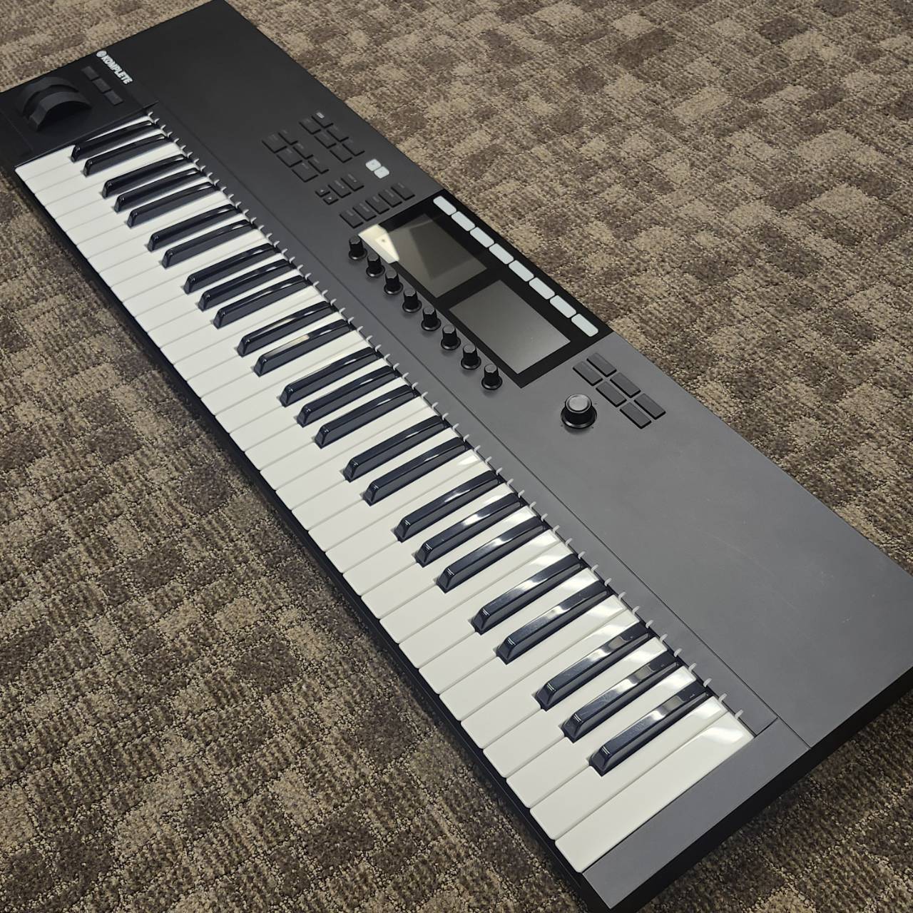 KOMPLETE KONTROL S61 MK2 MIDIキーボード