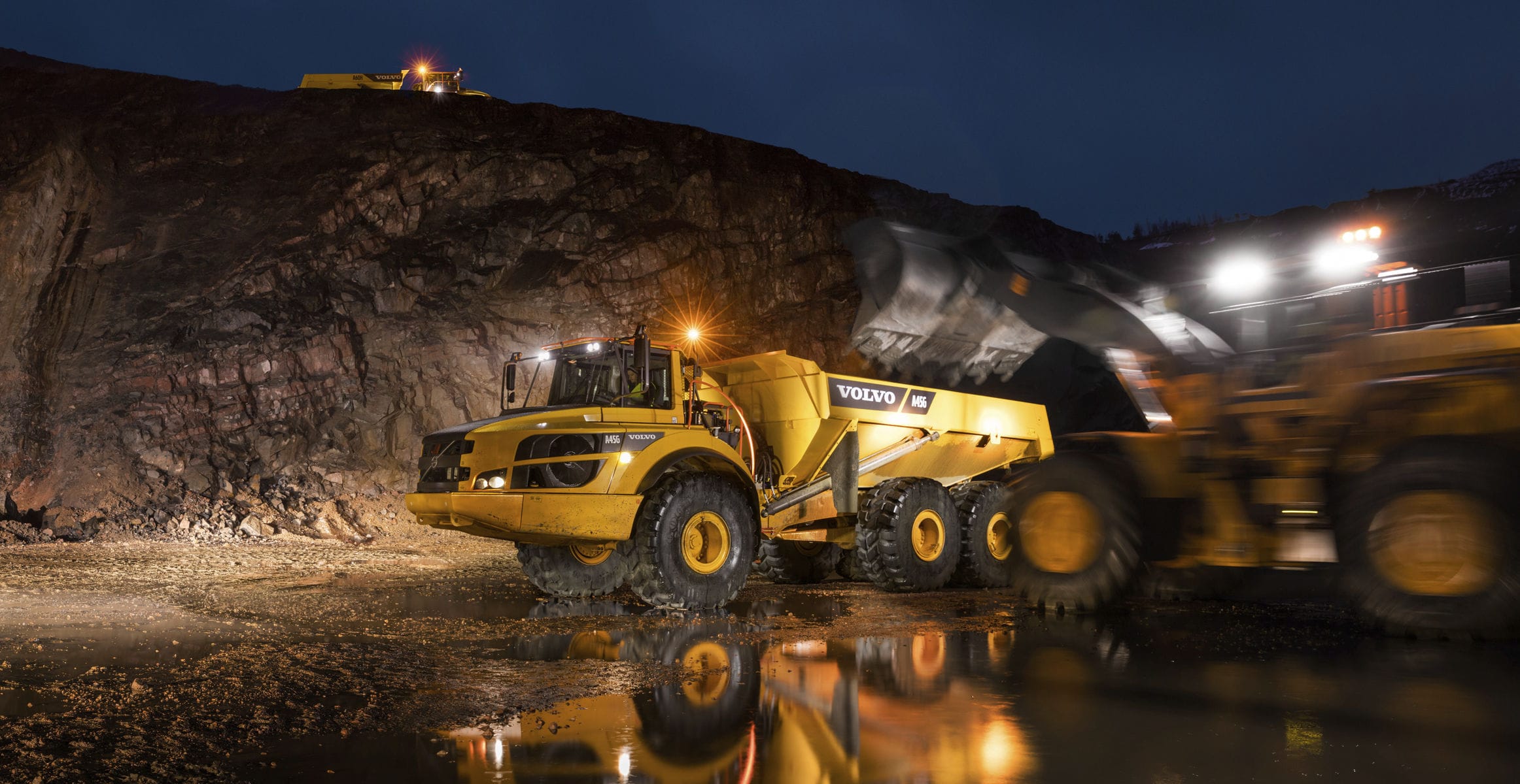 VOLVO 新品 FH16&A25Cダンプトラック ボルボが新型ダンプトラック6種を