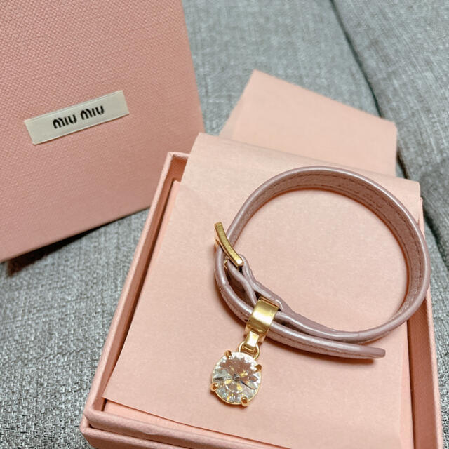 miumiu マドラスレザーブレスレット ピンク