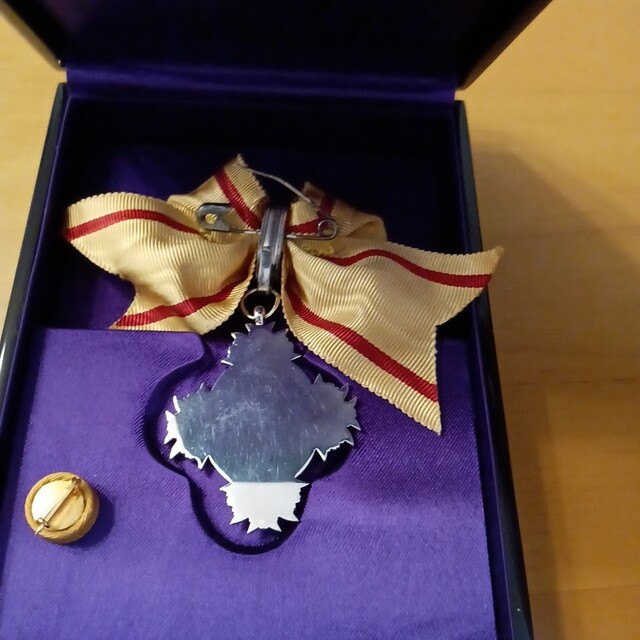 激レア 美品!】勲七等宝冠章 明治勲章 略章 化粧箱入 本物保証 勲章