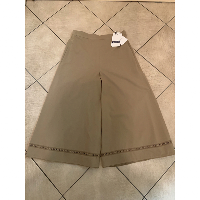 新品タグ付きエムズグレイシーM´S GRACYカーキ色系ガウチョパンツサイズ40
