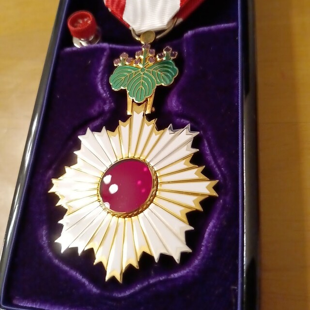 希少品 極美品!】旭日双光章（勲五等旭日双光章）制度改正後タイプ 完